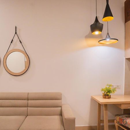 Ahuja Residency Parklane Hotel Гургаон Екстериор снимка