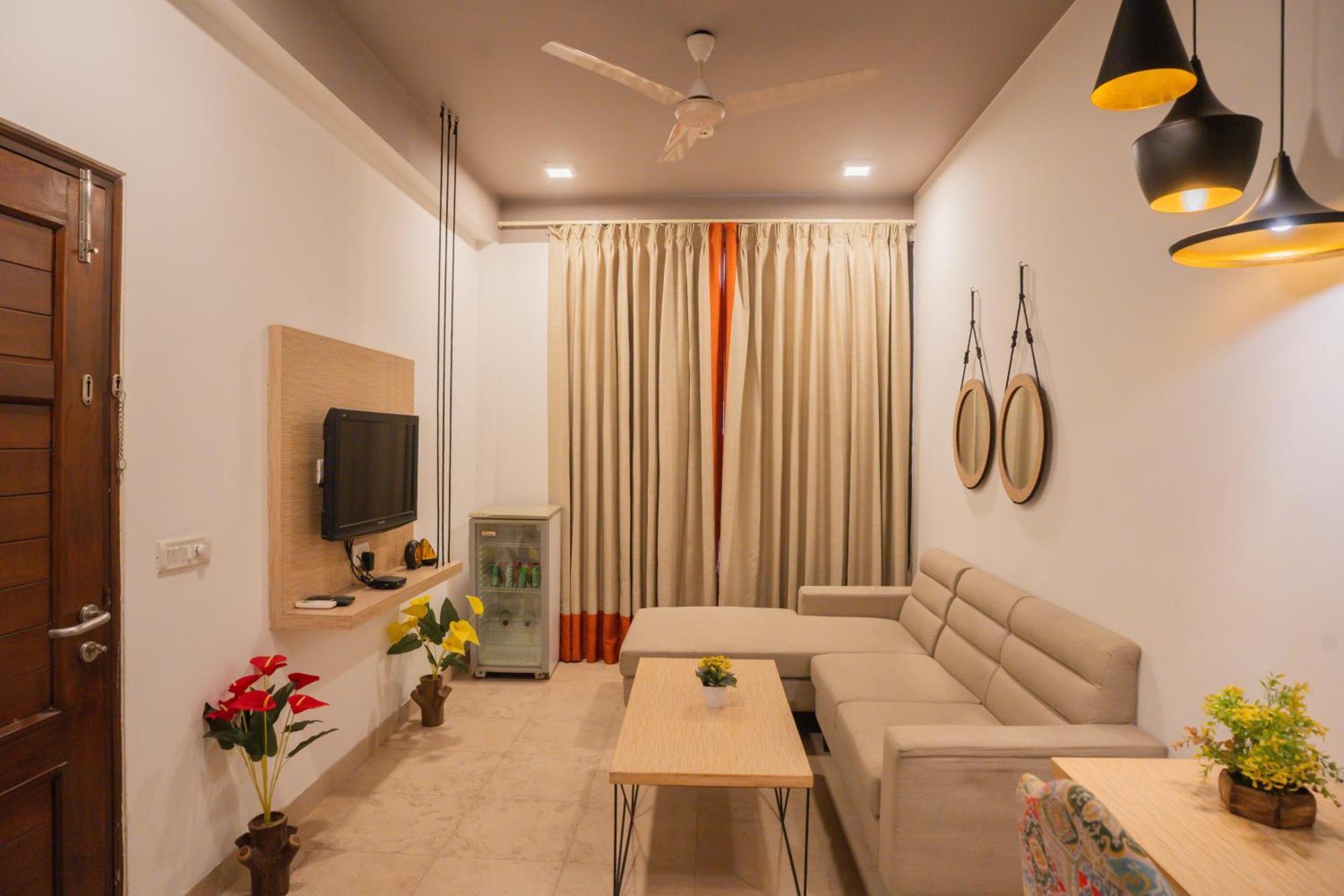 Ahuja Residency Parklane Hotel Гургаон Екстериор снимка